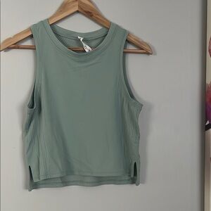 Lululemon Athletica Green Sleeveless Crop Tank Top size 4